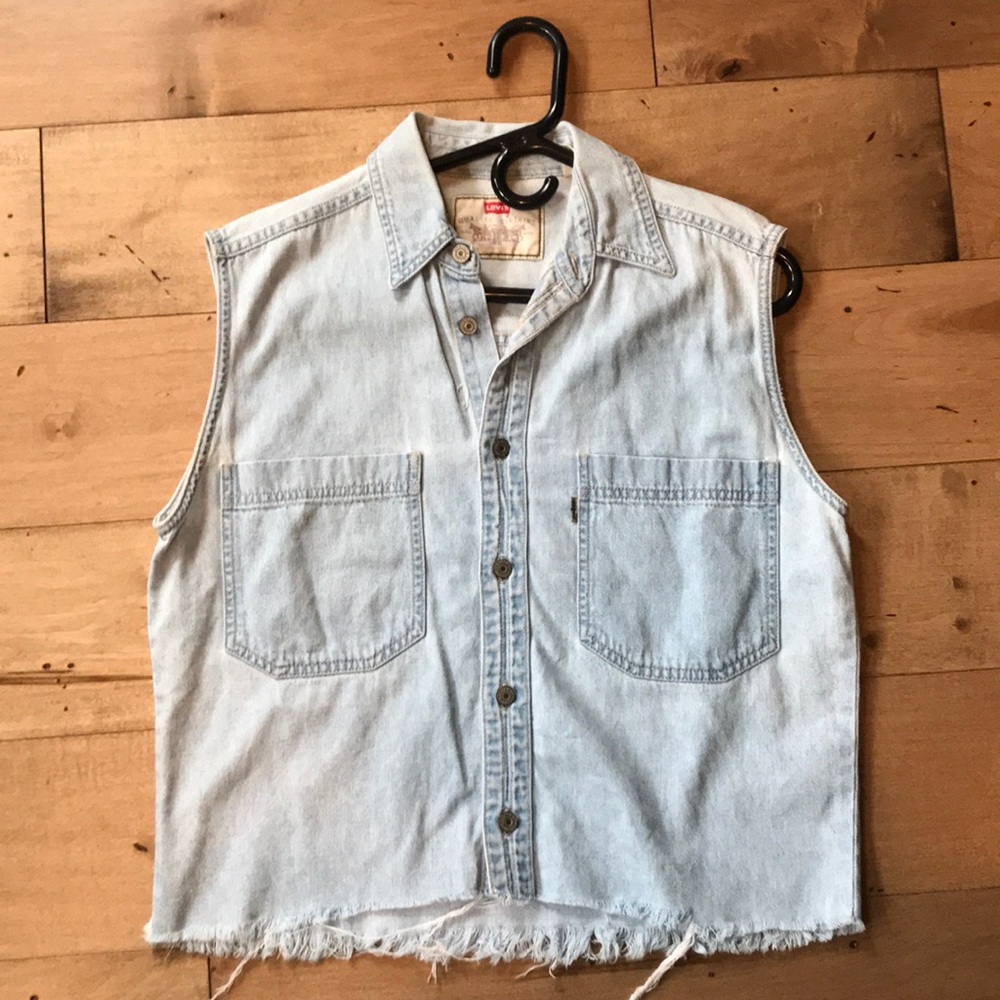 Levi’s Vintage Sleeveless Button-up Denim Top